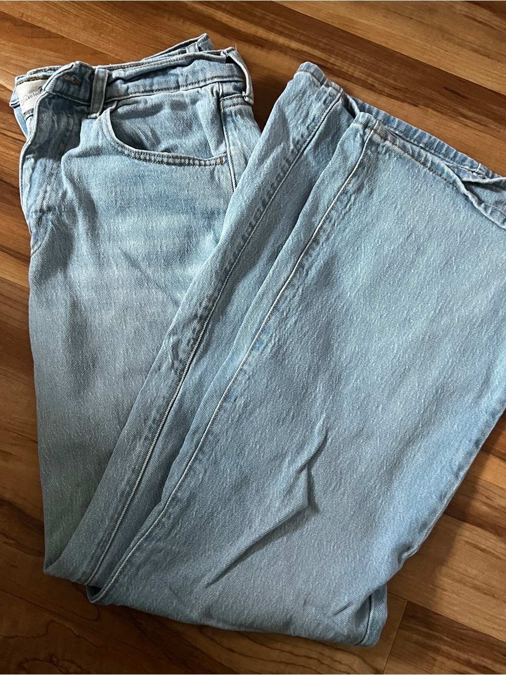 Universal Thread Light Blue Wide-Leg Jeans